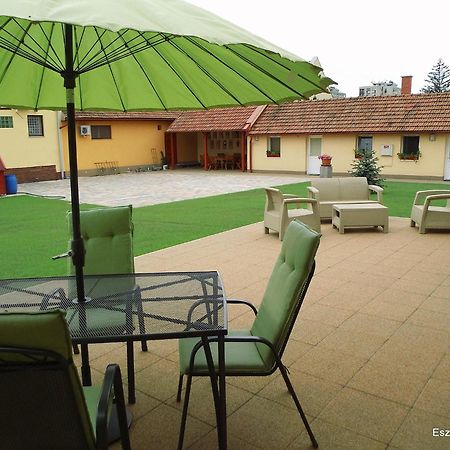 Eszter Apartman Bichișciaba Exterior foto