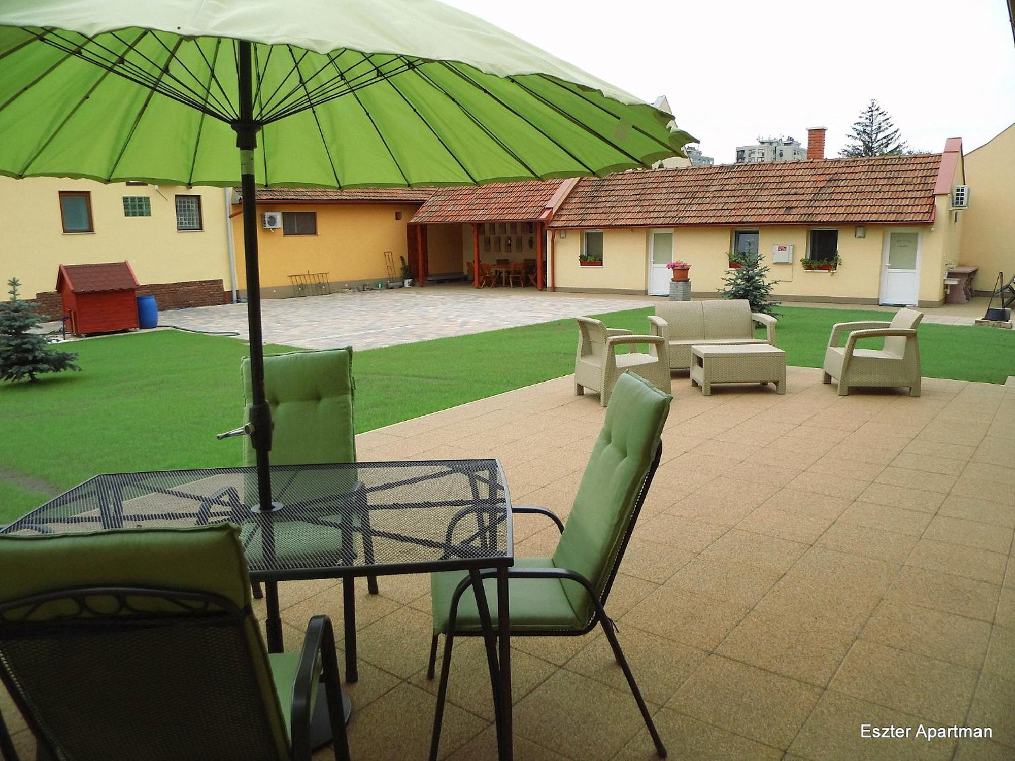 Eszter Apartman Bichișciaba Exterior foto