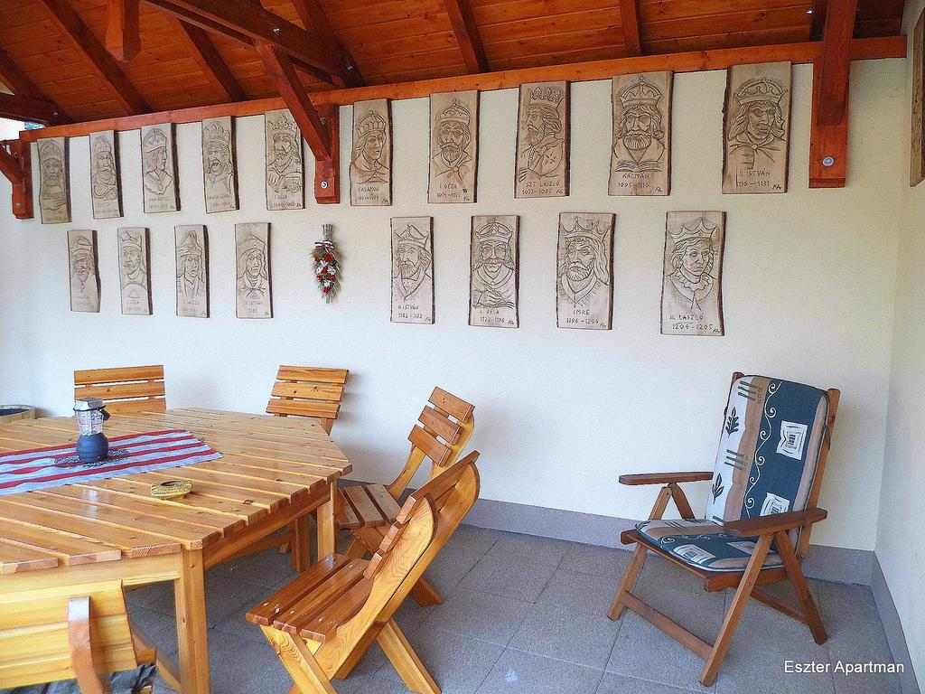 Eszter Apartman Bichișciaba Exterior foto