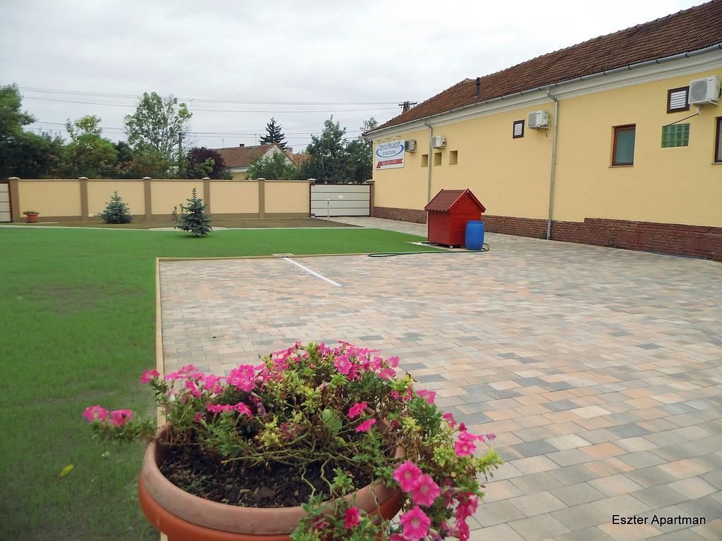 Eszter Apartman Bichișciaba Exterior foto