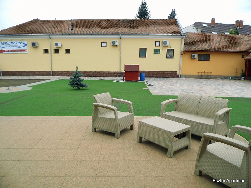 Eszter Apartman Bichișciaba Exterior foto