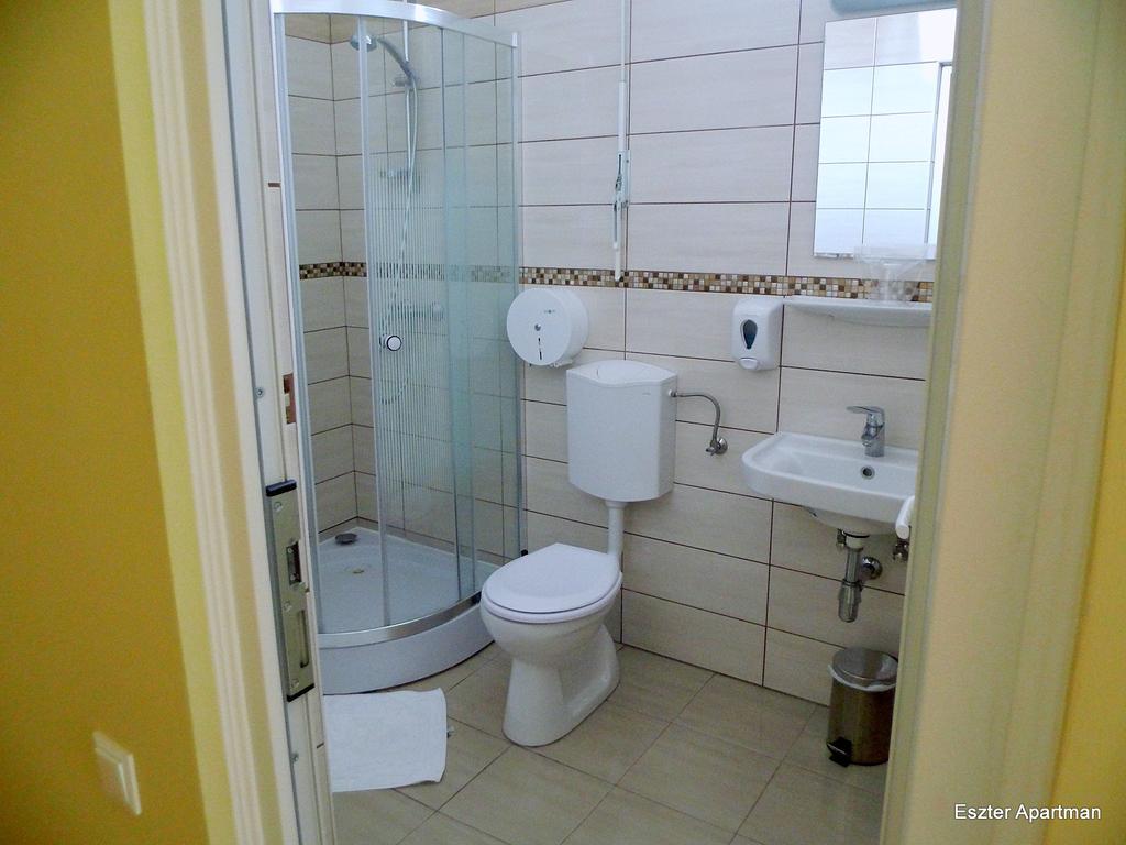 Eszter Apartman Bichișciaba Exterior foto