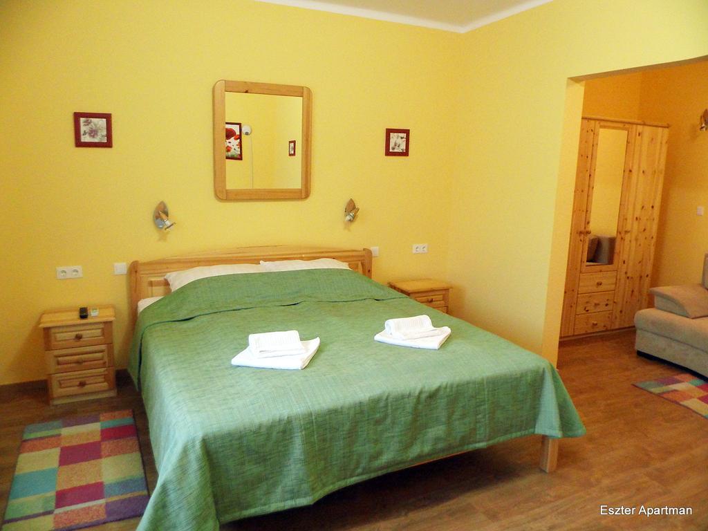 Eszter Apartman Bichișciaba Exterior foto
