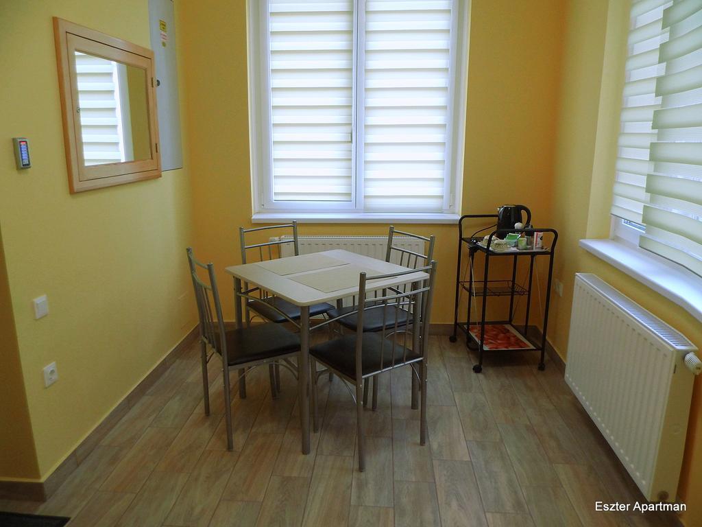 Eszter Apartman Bichișciaba Exterior foto