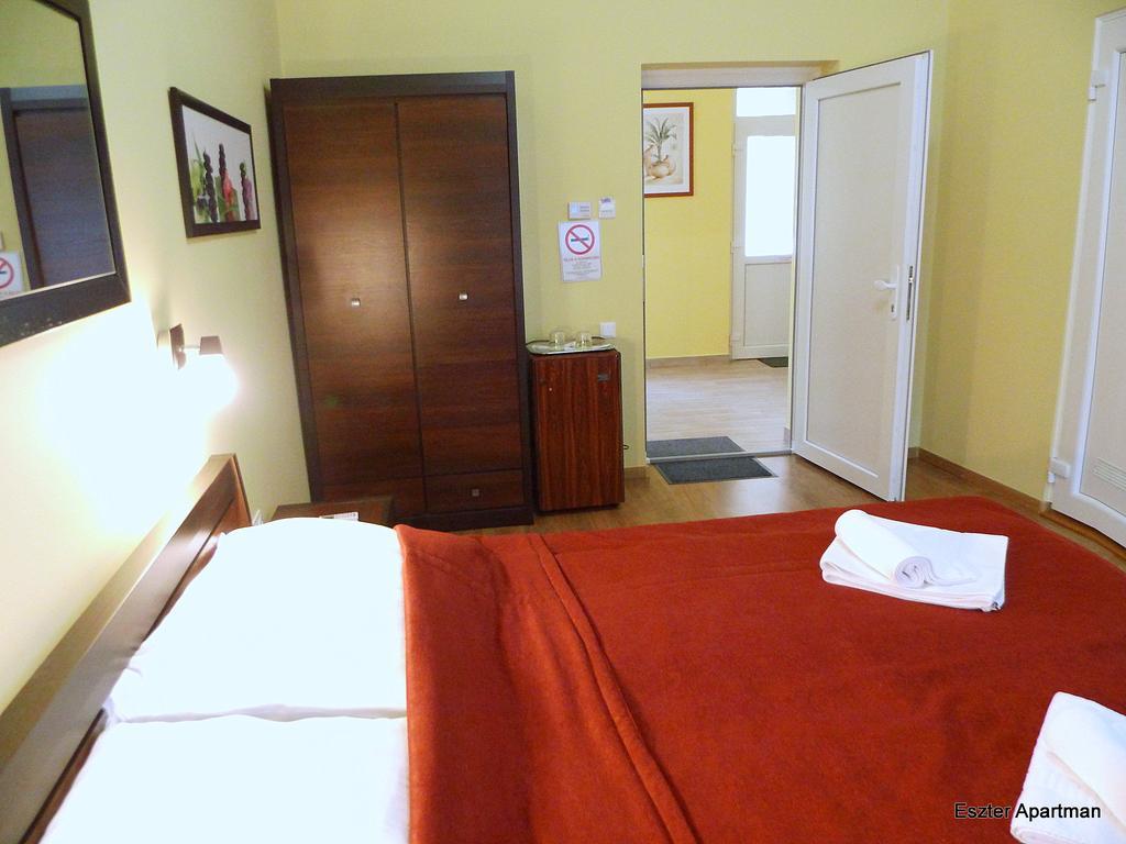 Eszter Apartman Bichișciaba Exterior foto